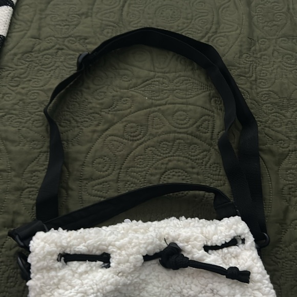 Vans Bucket Bag - Picture 2 of 4